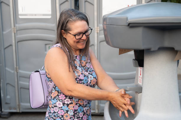 Best Portable bathroom rental  in Loogootee, IN